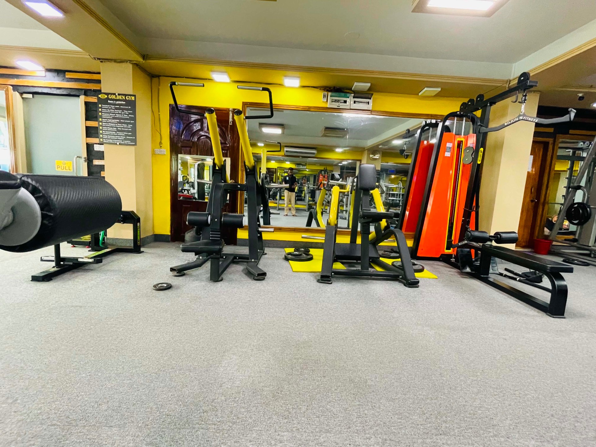 Golden Gym Uttara — Plate-Loaded Machines